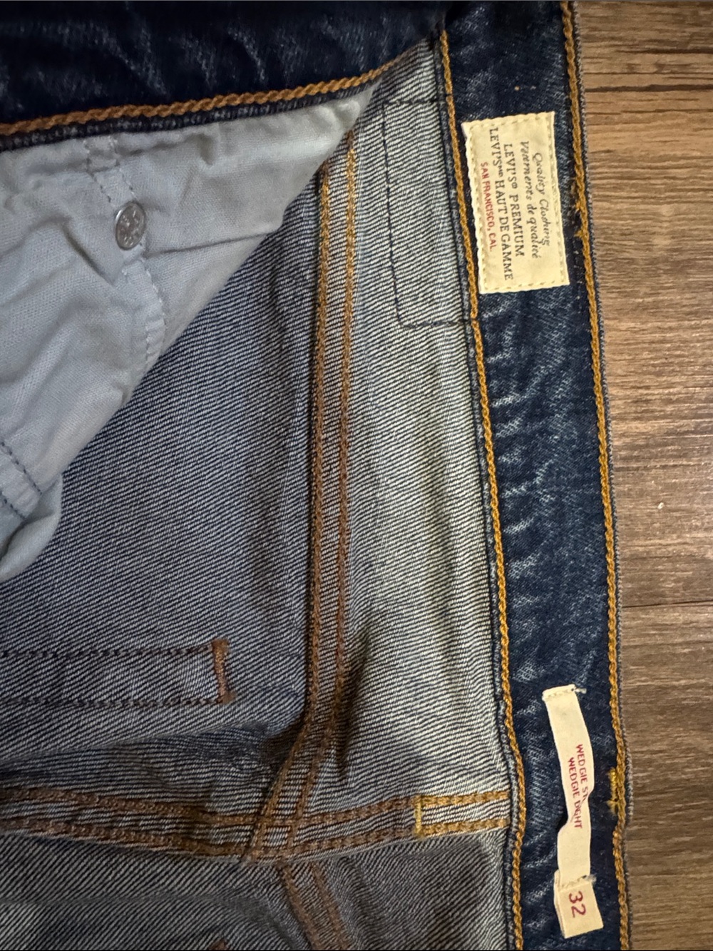 Levi's Wedgie Straight 32 x 28 BNWOT